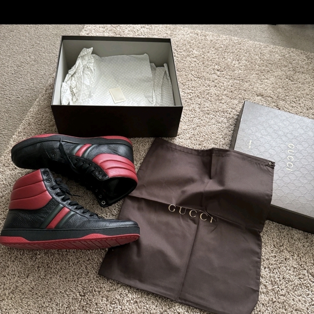 Gucci Men's Black and Red Sneakers
